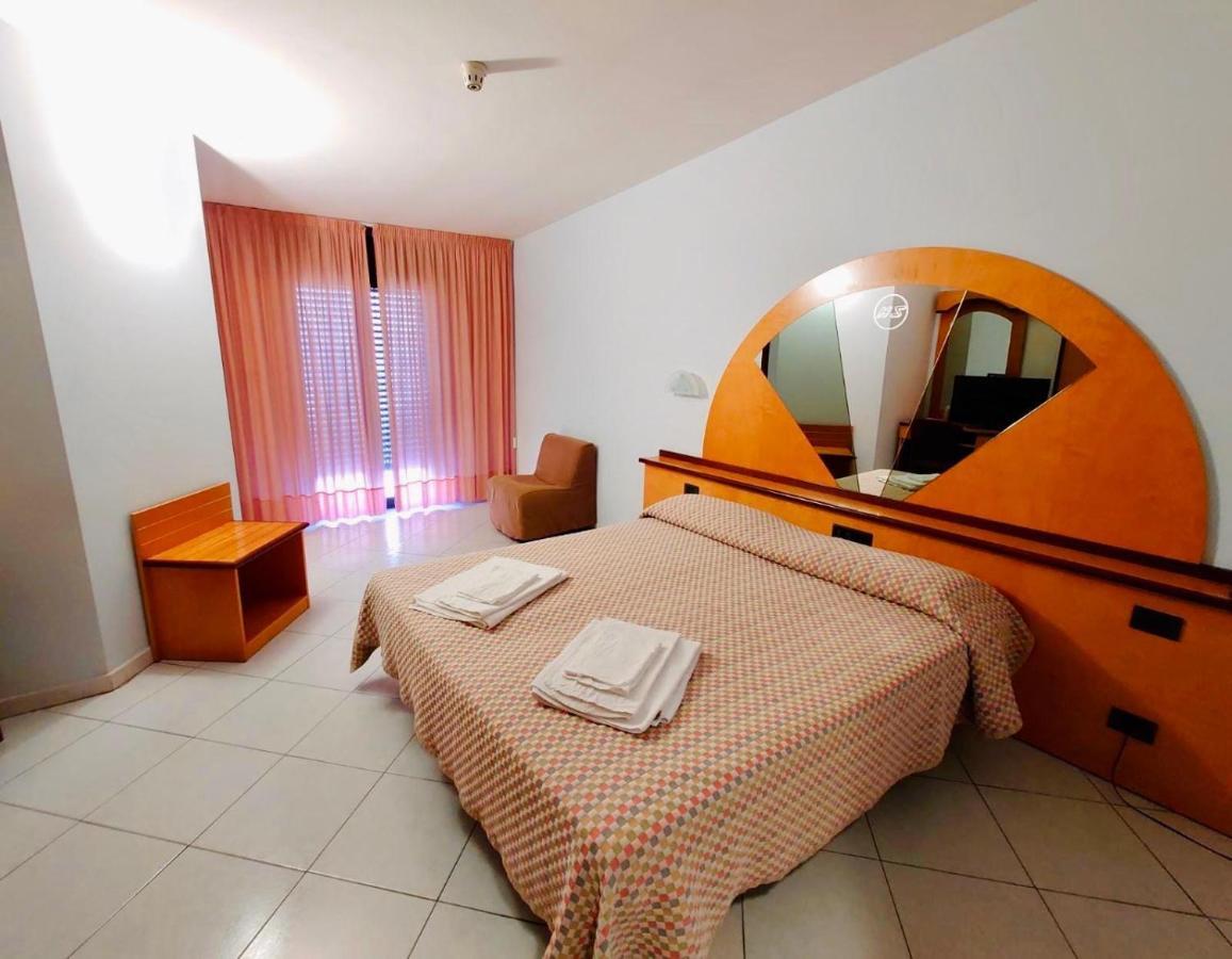Hotel Solaris Казальбордино Экстерьер фото